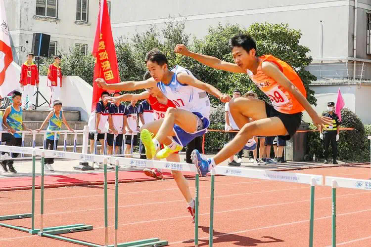 单杠倾向？了解门上和落地单杠的优点和缺点